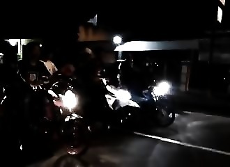 Plusieurs motards se font faucher par un automobiliste fou (Indonésie)