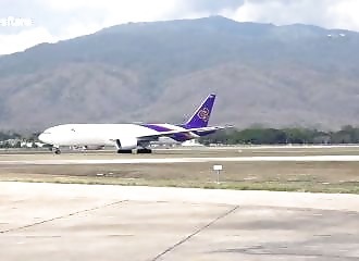 Thaïlande : juste avant son décollage, un touriste ouvre la porte de secours d’un avion