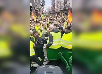 Spanish farmers push through police cordon to advance