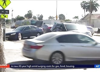 Il fait un reportage sur une intersection meurtrière ... et filme un délit de fuite