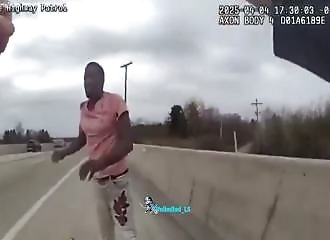 Il prend la fuite avec la voiture d'un policier après l'avoir attaqué (et se crashe)