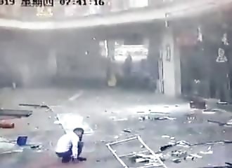 Une explosion au gaz dévaste toute une rue (Chine)