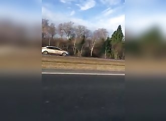 Un chauffeur de taxi tente de se suicider en percutant un camion (Russie)