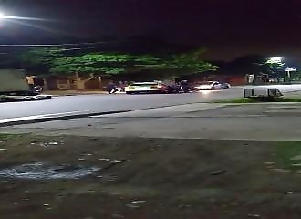 Des policiers donnent un cours de voltige à un voleur en moto (Argentine)