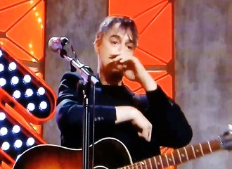 Pete Doherty a-t-il sniffé un rail de coke avant de chanter sur plateau du Quotien ?