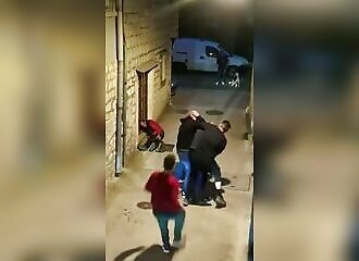 Un blessé par balle et un autre par un coup de hache à la tête suite à une dispute de stationnement