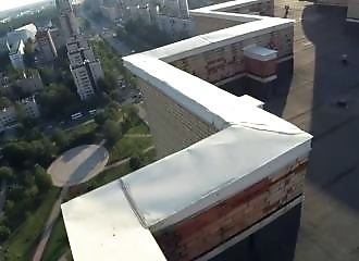 Un célèbre freerunner frôle la mort en manquant de tomber dans le vide